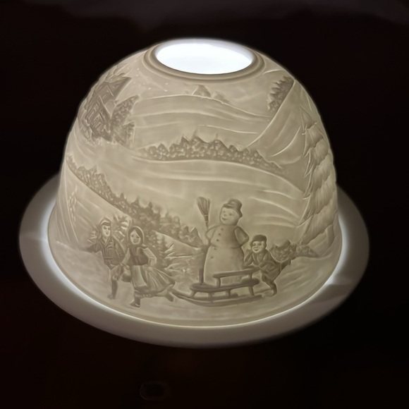 Bernardaud white porcelain Christmas themed fairy lamp. - Picture 6 of 6